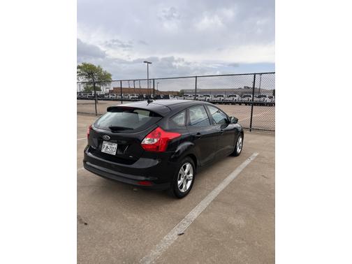 Photo 4 of 9 of 2014 Ford Focus SE