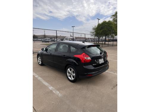 Photo 5 of 9 of 2014 Ford Focus SE