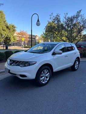White 2014 Nissan Murano LE