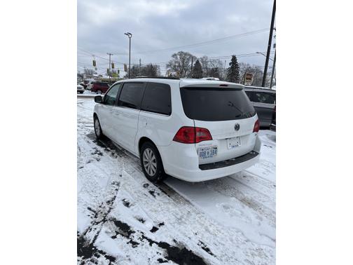 2014 Volkswagen Routan SE