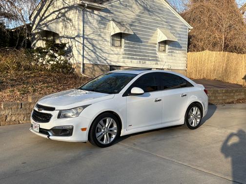 White 2015 Chevrolet Cruze LTZ