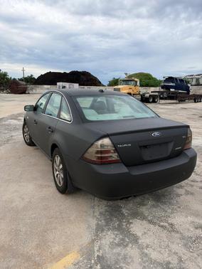 Black 2008 Ford Taurus SEL