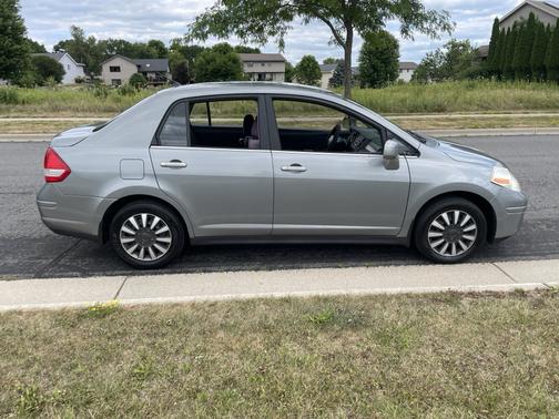 Gray 2007 Nissan Versa S