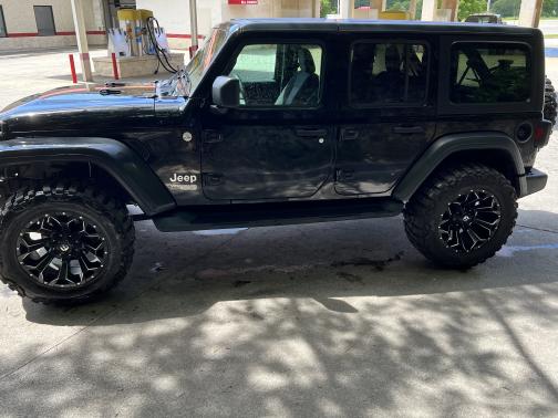Photo 2 of 26 of 2018 Jeep Wrangler Unlimited Sport S