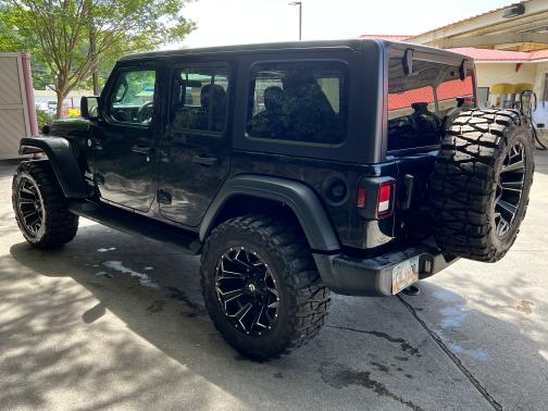 Photo 3 of 26 of 2018 Jeep Wrangler Unlimited Sport S