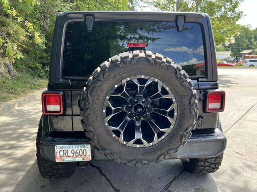 Photo 4 of 26 of 2018 Jeep Wrangler Unlimited Sport S