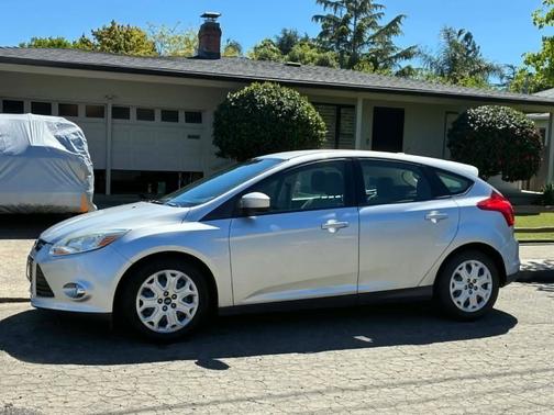 Silver 2012 Ford Focus SE