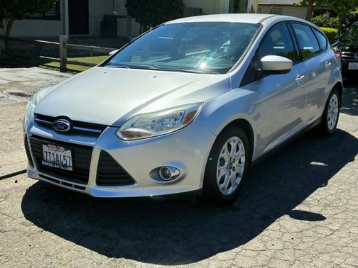 Silver 2012 Ford Focus SE
