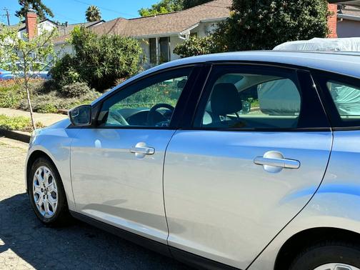 Silver 2012 Ford Focus SE