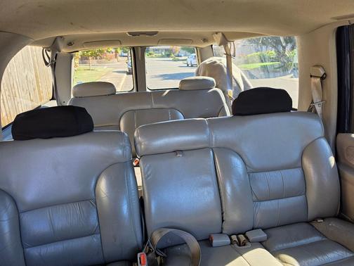 Blue 1996 Chevrolet Suburban 1500