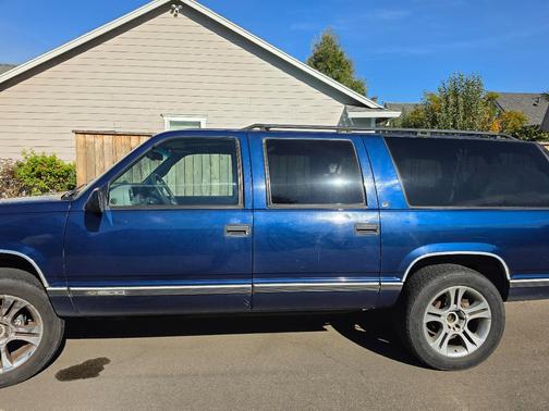 Blue 1996 Chevrolet Suburban 1500