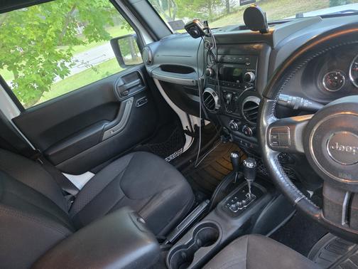 White 2017 Jeep Wrangler Unlimited Sport RHD