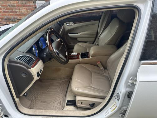 2011 Chrysler 300C Base