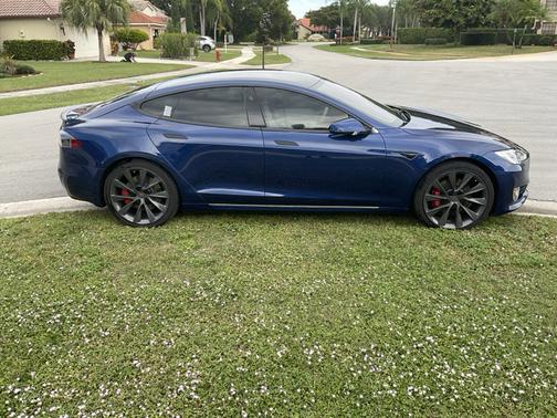 2020 Tesla Model S Performance