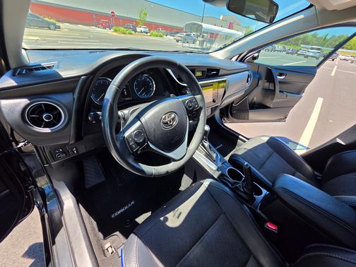 Black 2017 Toyota Corolla SE