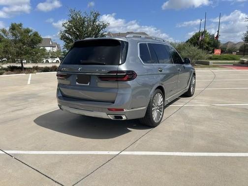 Gray 2025 BMW X7 xDrive40i