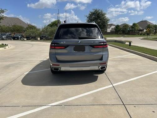 Gray 2025 BMW X7 xDrive40i