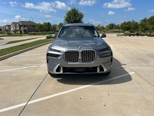 Gray 2025 BMW X7 xDrive40i