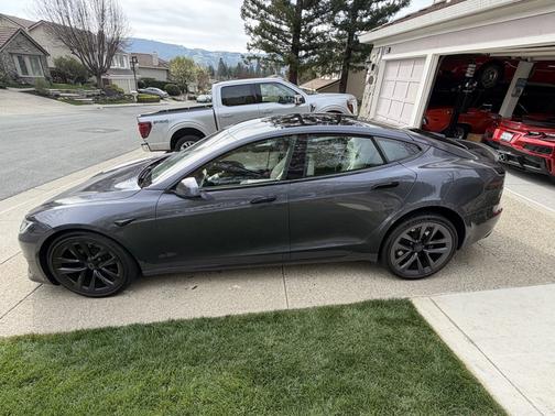 2022 Tesla Model S Plaid