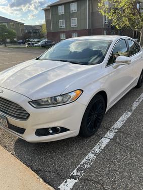White 2016 Ford Fusion SE