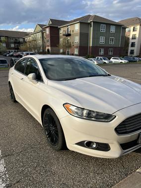 White 2016 Ford Fusion SE