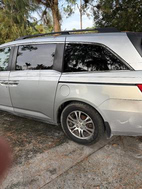 Silver 2011 Honda Odyssey EX-L
