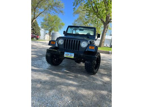 Photo 3 of 7 of 2001 Jeep Wrangler SE