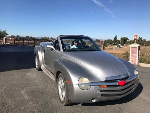 2004 Chevrolet SSR Base