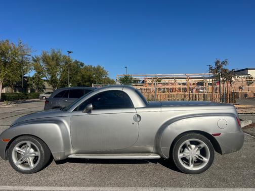 2004 Chevrolet SSR Base