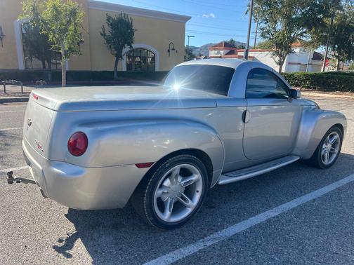 2004 Chevrolet SSR Base