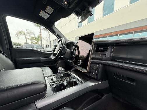 2022 Ford F-150 Lightning LARIAT