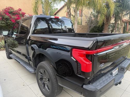 2022 Ford F-150 Lightning LARIAT