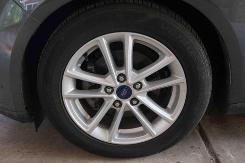 Gray 2017 Ford Focus SE