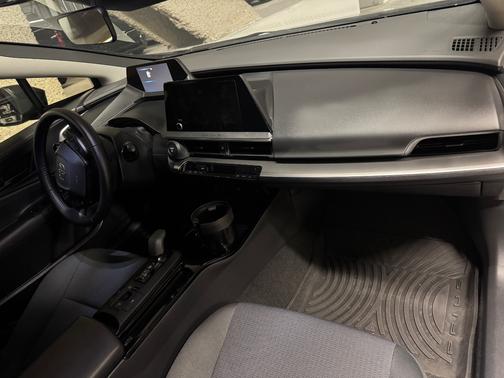2024 Toyota Prius LE