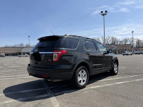 Black 2013 Ford Explorer Base