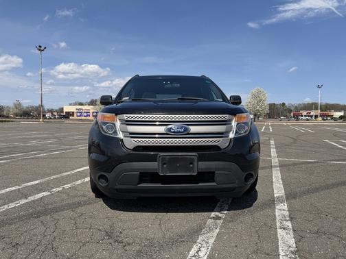 Black 2013 Ford Explorer Base