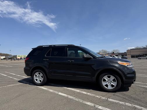 Black 2013 Ford Explorer Base