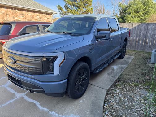 2023 Ford F-150 Lightning LARIAT