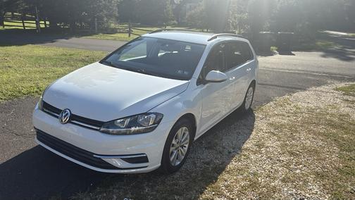 White 2019 Volkswagen Golf SportWagen 1.8T S