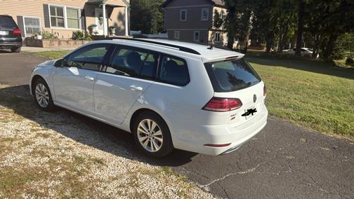 White 2019 Volkswagen Golf SportWagen 1.8T S