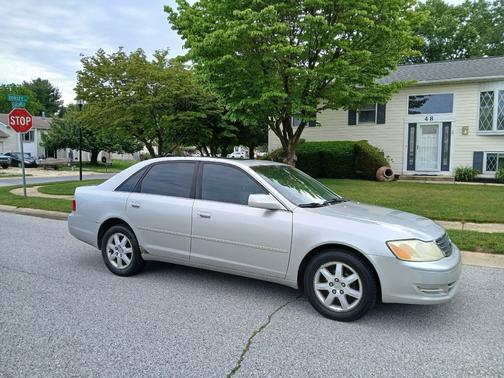 Silver 2004 Toyota Avalon XL