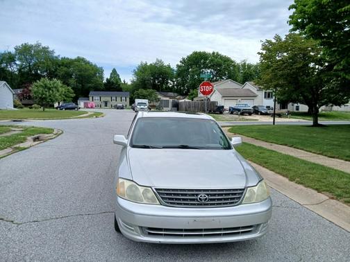Silver 2004 Toyota Avalon XL