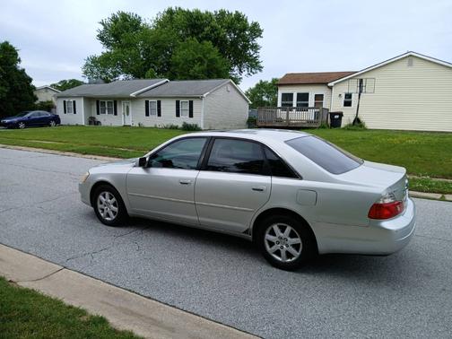 Silver 2004 Toyota Avalon XL