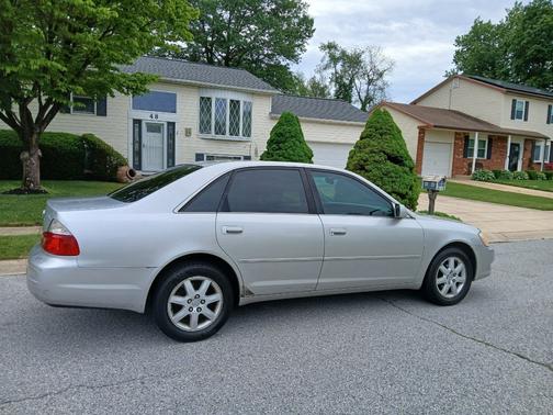 Silver 2004 Toyota Avalon XL