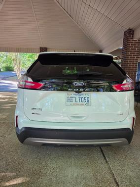 White 2023 Ford Edge SEL