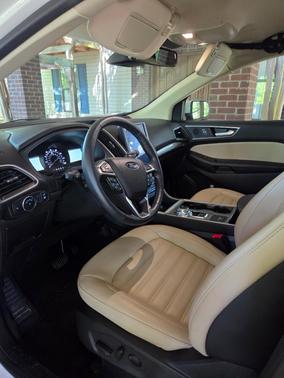 White 2023 Ford Edge SEL
