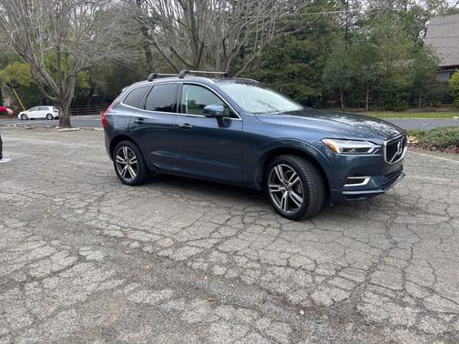 2020 Volvo XC60 Recharge Plug-In Hybrid T8 Momentum
