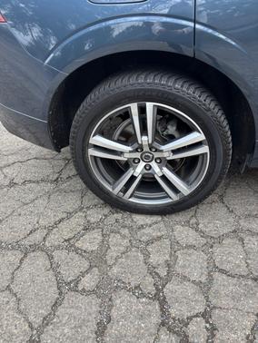 2020 Volvo XC60 Recharge Plug-In Hybrid T8 Momentum