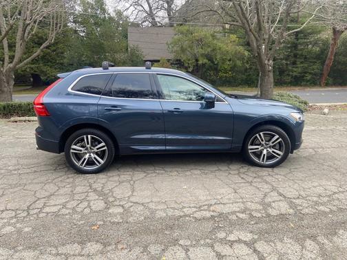 2020 Volvo XC60 Recharge Plug-In Hybrid T8 Momentum