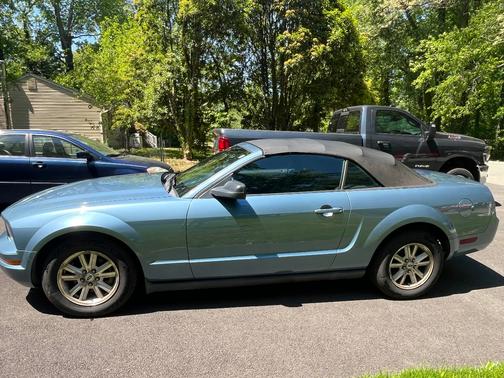 Blue 2006 Ford Mustang Base
